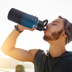 Termo Deportivo de Acero Inoxidable de Grado Alimenticio, 32 oz, Resistente a Caídas, con Tapa Abatible y Pajita, Aislado, Reutilizable, Sellado Hermético de 360 Grados - Product Image 2
