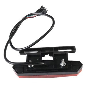 Luz Trasera para <span class=keywords><strong>Bicicleta</strong></span> Eléctrica con Energía Solar, con Intermitentes y Soporte para Placa de Matrícula (Material ABS+Metal), 1 Pieza - Product Image 4