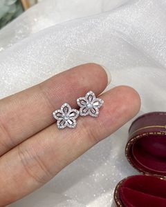 Xinfly Wholesale Fine Jewelry Simple Fashion 18k Gold <b>Daisy</b> Flower Shape 0.40ct Natural Diamond Screwback Stud <b>Earring</b> - Product Image 3