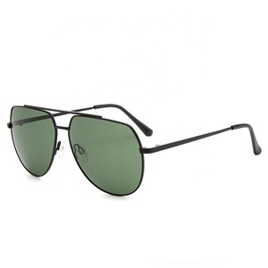 <span class=keywords><strong>Occhiali</strong></span> <span class=keywords><strong>da</strong></span> <span class=keywords><strong>sole</strong></span> in <span class=keywords><strong>metallo</strong></span> retrò <span class=keywords><strong>da</strong></span> <span class=keywords><strong>donna</strong></span> con montatura verde e marrone occhi oversize in vetro con lenti polarizzate stile di moda lenti De Sol - Product Image 4