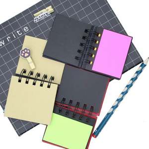 Cuaderno Espiral Promocional al por Mayor con Logotipo Personalizado, Cubierta Kraft Blanca, Papel Interior Rayado y Notas Adhesivas de Colores - Product Image 4