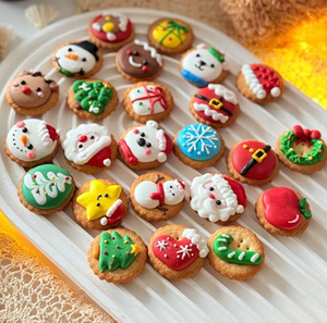 Galletas navideñas hechas a mano festivas con glaseado colorido. Aperitivos seguros <span class=keywords><strong>de</strong></span> alta calidad y grado alimenticio. - Product Image 5