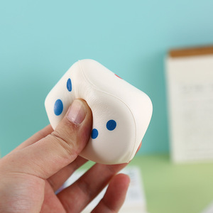 Juguete antiestrés de dados de PU para niños de 5 a 7 años, unisex - Product Image 2