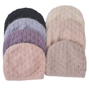 Bonnet tricoté personnalisé pour femme, impression numérique et en relief, ajustable, pour l'hiver, le voyage, le ski et le quotidien – Vente en gros - Product Image 1