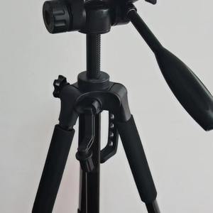 Trípode para cámara de 1.4m, tubo de hierro, 3 secciones con bloqueo giratorio, capacidad de carga de 3-5kg, para cámara digital, teléfono y videocámara - Product Image 4