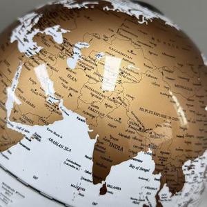 Elegante Globo Terráqueo Giratorio de 360 Grados, <span class=keywords><strong>Mapa</strong></span> del Mundo de PVC Blanco y Dorado con Base de Metal, Globo Decorativo de Escritorio para Decoración del Hogar y la Oficina - Product Image 4