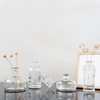 Accueil 50ml 100ml 300ml Parfum Rayé Clair Rond Aroma Verre Reed Diffuseur Bouteilles De Parfum Avec Liège