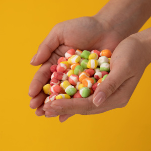 Bonbon croustillant casher personnalisé en gros Bonbons carrés sucrés lyophilisés - Product Image 3