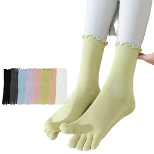 Calcetines Deportivos Antideslizantes de Cinco Dedos, 100% Algodón, Hechos en Taiwán, Calcetines de Yoga y Fitness con Dedos Separados - Product Image 1