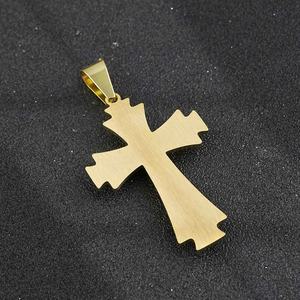 Collar con Colgante de Cruz de Acero Inoxidable de Tres Capas, Chapado en Oro de Alto Brillo, Color Dorado, Religión y Fe - Product Image 4