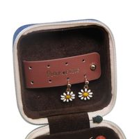 Porte-monnaie carré vintage compact avec fermeture éclair, en tissu denim bleu texturé, boîte à bijoux avec patch en cuir PU blanc