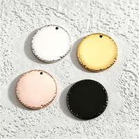 Ywyougang 4 Kleuren Ronde Gegolfde Rand Charm, RVS Gepersonaliseerde Gegraveerde Blanko Label voor DIY Ketting Handwerk