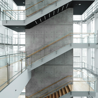 Escalier flottant Prima de qualité supérieure pour appartement, avec montants métalliques résistants à l'usure