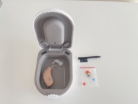 Günlük Kullanım İçin Şeffaf Tüplü ve Kulak Kapağıyla Donatılmış Pilli Kulak Arkası İşitme Cihazı