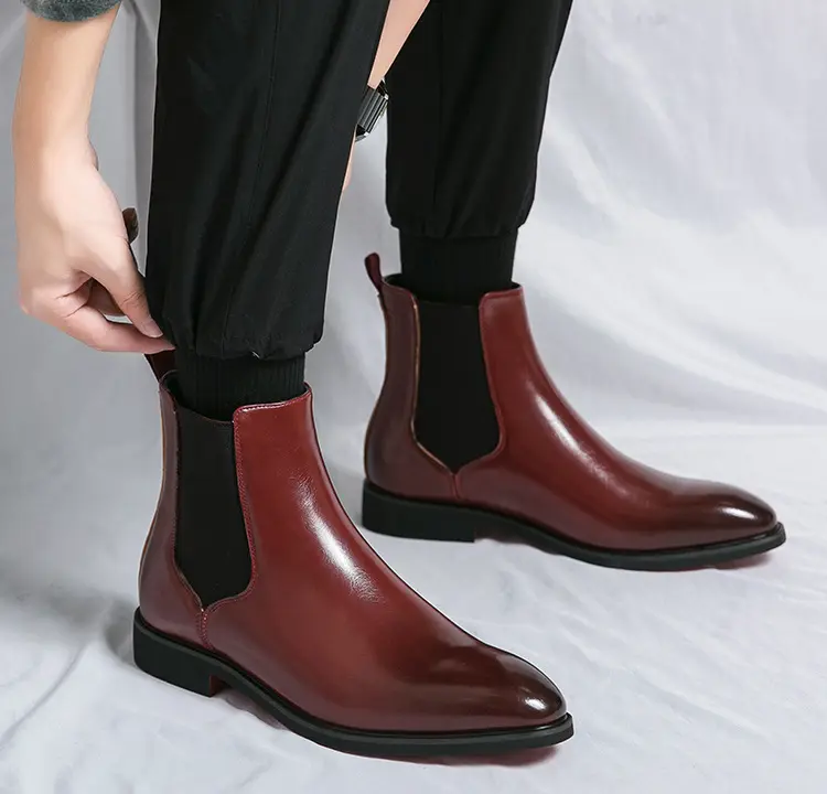 शीर्ष गुणवत्ता वाले लक्जरी पुरुषों के चमड़े के जूते नए फैशन हाई-टॉप पॉइंटेड-टो मैन चमड़े के जूते प्लस साइज स्लिप-ऑन एंकल ड्रेस जूते