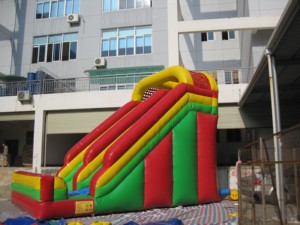Toboggan gonflable pour enfants - Utilisation commerciale - Dimensions 8m - Capacité 800kg - Product Image 2