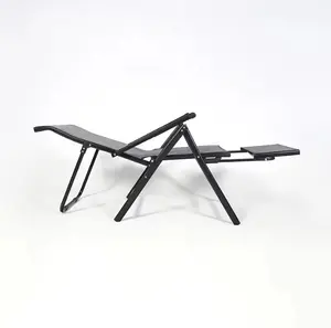 Chaise de <span class=keywords><strong>jardin</strong></span> avec repose-pieds <span class=keywords><strong>en</strong></span> aluminium Patio Tissu Pvc Chair Folding Sleeping Lounge Chair Folding Outdoor Furniture Cheap Metal - Product Image 1