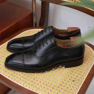 รองเท้าผู้ชายสไตล์อังกฤษแบบใหม่ รองเท้าลำลองสำหรับงานแต่งงาน รองเท้าแบบ Brogue สามชิ้นต่อกัน ปลายแหลม ผูกเชือก น้ำหนักเบา ระบายอากาศได้ดี - Product Image 4