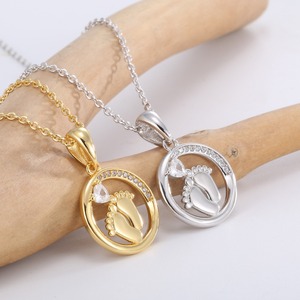 Nuova Collana alla Moda di Alta Qualità con Piedini di Bambino, Personalizzabile con Nome, Placcata in Oro, Regalo per la Festa della Mamma - Product Image 5