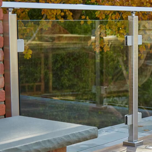 Balustrade en verre en alliage d'aluminium sur mesure avec poteaux carrés pour rampe d'<span class=keywords><strong>escalier</strong></span> de <span class=keywords><strong>maison</strong></span> résidentielle moderne - Product Image 1