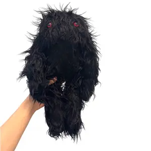 Orijinal tasarım 40Cm kürklü koyu siyah yumuşak Spooky Creepy sevimli doldurulmuş hayvan cadılar bayramı Momo canavar gotik peluş oyuncak