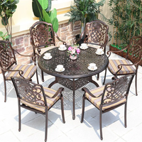 Chaise de cour durable de conception européenne impériale - Aluminium moulé avec embossage de pivoine, pieds tournés pour villa, ferme, extérieur