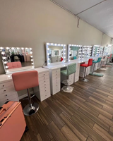 Offre spéciale en bois massif MDF respectueux de l'environnement Table de toilette de maquillage Commode de chambre à coucher avec miroir de maquillage éclairé par LED