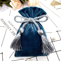 Pochette à bijoux personnalisée en velours doux avec pompon Sac cadeau de Noël pour mariage Emballage à cordon pour boucles d'oreilles