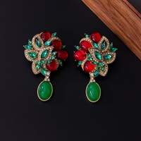 Boucles d'oreilles clous rétro européennes et américaines, motif feuille de fruit rouge, style vintage luxe léger vieilli, artistique haut de gamme avec diamants