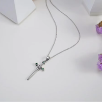 Bijoux fantaisie Collier pendentif croix et épée en cristal oxydé en argent sterling 925