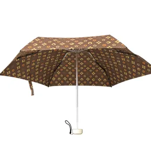 مظلة بمعايير مراجعة الحسابات Sedex BSCI مخصصة بشعار من المصنع، مظلة أوتوماتيكية من الألياف الزجاجية 3 طيات للرجال بسعر منخفض