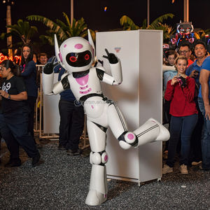 Encantadora chica <span class=keywords><strong>de</strong></span> tamaño adulto bailando Robot estrella <span class=keywords><strong>belleza</strong></span> <span class=keywords><strong>reina</strong></span> Año Nuevo tamaño real realista Eva mascota portátil trajes TV película disfraces - Product Image 5