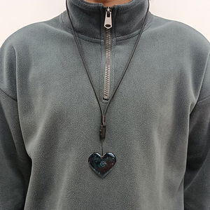 Colgante de energía de <span class=keywords><strong>iones</strong></span> <span class=keywords><strong>negativos</strong></span> con forma de corazón personalizado ECAMAZ 1200-1600, collar con cordón de silicona antirradiación - Product Image 4