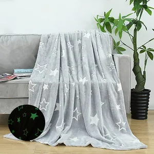 La couverture de flanelle d'ouatine d'étoiles brillantes de Polyester d'oem/ODM 100% brillent dans la couverture de jet sombre