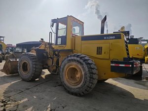 Chargeur sur pneus KOMATSU WA380-6 d'occasion à vendre Charge nominale de 5 tonnes Moteur et composants de pompe inclus - Product Image 3