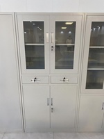 Armoire de rangement en métal multifonctionnelle résistante aux rayures en acier laminé à froid avec 2 tiroirs, porte en verre et serrure à clé