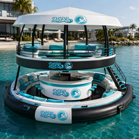 Île aquatique gonflable commerciale avec canapé lounge, comptoir de bar et parasol pour la location en resort, la plage et l'utilisation extérieure