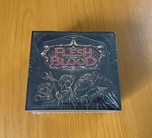 Boîte <span class=keywords><strong>de</strong></span> booster Alpha <span class=keywords><strong>de</strong></span> 1ère édition <span class=keywords><strong>de</strong></span> Flesh and Blood, personnalisée par SSJ, moderne, avec étui en acrylique, Flesh Blood Booster Box - Product Image 3