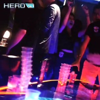 Table de jeu de beer pong modulaire HEROVR en acier inoxydable à 16 couleurs LED pour usage commercial
