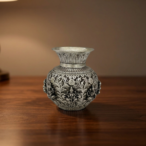 Kalash Ashtalakshmi à motifs floraux sculptés avec précision - Product Image 3