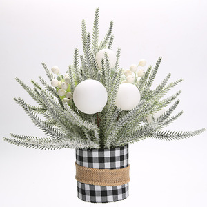 Mini sapin de Noël floqué UMIND avec boules blanches, baies et motif écossais, <span class=keywords><strong>pot</strong></span> de table d'hiver, décoration de maison de style campagnard - Product Image 2