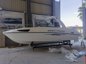 Yacht de luxe en fibre de verre de 7,3 m (24 pieds) pour la navigation fluviale, les loisirs, la pêche, le wakeboard, la navigation rapide et les sports nautiques - Product Image 6
