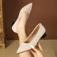 Damen Spitze Slip-On Keilabsatz Pumps aus Kunstleder Elegante Büro- und Partyschuhe in Übergrößen 36-43 für Alltag und Festlichkeiten