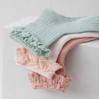 Chaussettes antidérapantes en coton tricoté pour bébés de 0 à 6 mois, collection printemps-automne, couleur unie avec dentelle, pour filles