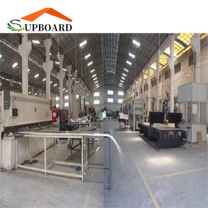 <span class=keywords><strong>Plafond</strong></span> suspendu en aluminium de conception moderne, imperméable, carré, insonorisé, ignifuge, <span class=keywords><strong>isolation</strong></span> thermique, <span class=keywords><strong>prix</strong></span> d'usine pour les hôpitaux - Product Image 4