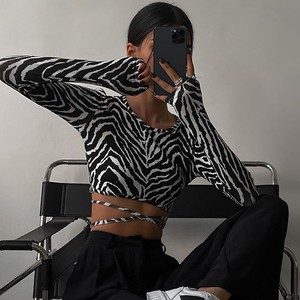 Nueva llegada Slim Fit Backless Zebra-Stripe Print Mujeres Crop Top Mix <span class=keywords><strong>Camiseta</strong></span> de manga larga para mujeres al por mayor - Product Image 1
