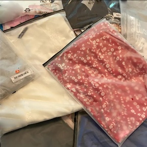 Vêtements en gros d'usine : Destockage de vêtements variés en vrac, expédition de lots de blouses, hauts, robes, balles de vêtements usagés - Product Image 4