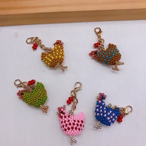 Accesorios para Bolsos Escolares de Niñas Hechos a Mano, Decoración para Bolsos Infantiles, Cuentas Pequeñas, Regalo de Recuerdo Festivo DIY, Llavero de Pollito Adorable - Product Image 1