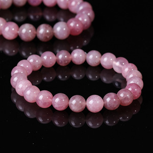 สายรัดมือสำหรับผู้หญิงทำจากหินทรงบอลสีม่วงธรรมชาติสำหรับเป็นของขวัญ - Product Image 1
