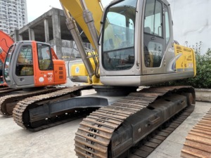 Excavatrice d'occasion, matériel de terrassement, KOBELCO SK260 à vendre - Product Image 3